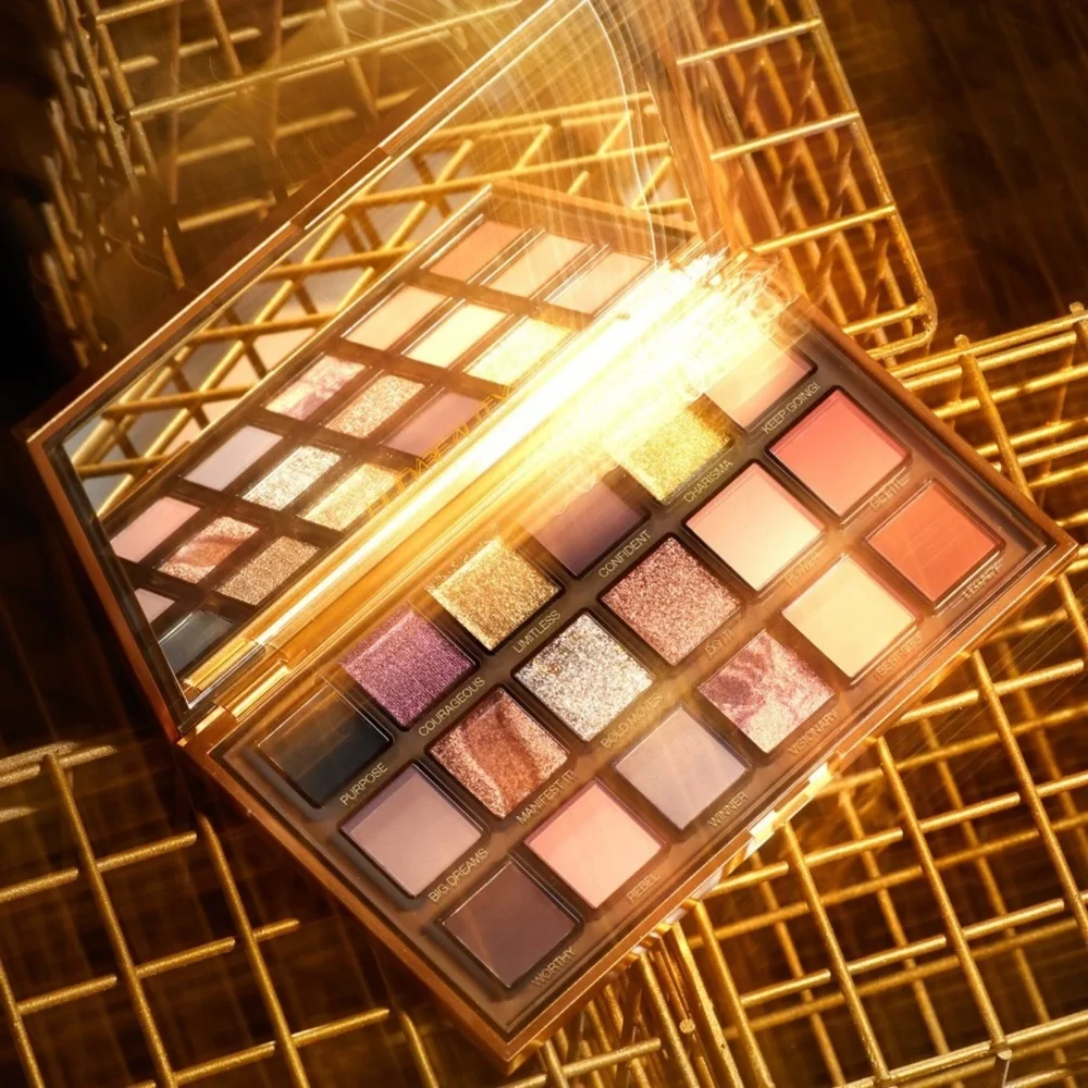 ✨ HUDA BEAUTY Empowered Eyeshadow Palette